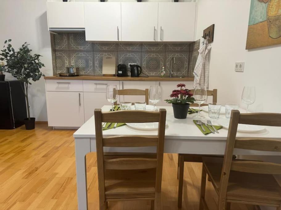Appartement Fuer 4 Beim Westbahnhof