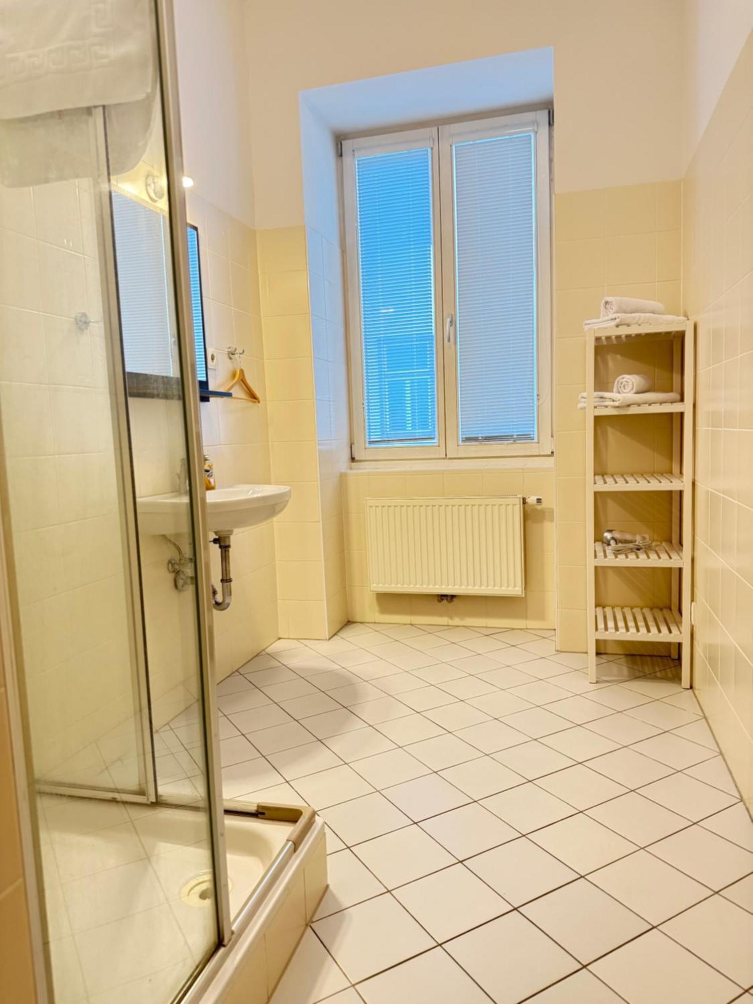 Fuer 4 Beim Westbahnhof Appartement *